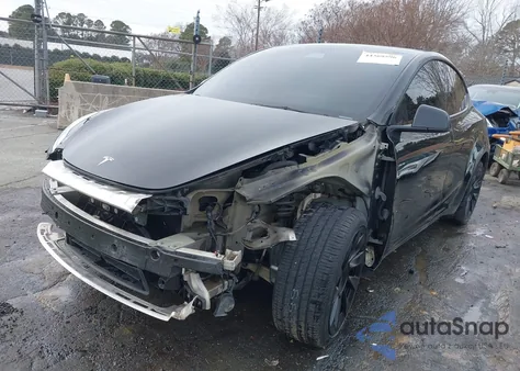 2022 Tesla Model Y Long Range Dual Motor All-Wheel Drive z USA, uszkodzony, nr VIN 7SAYGDEE9NF386407